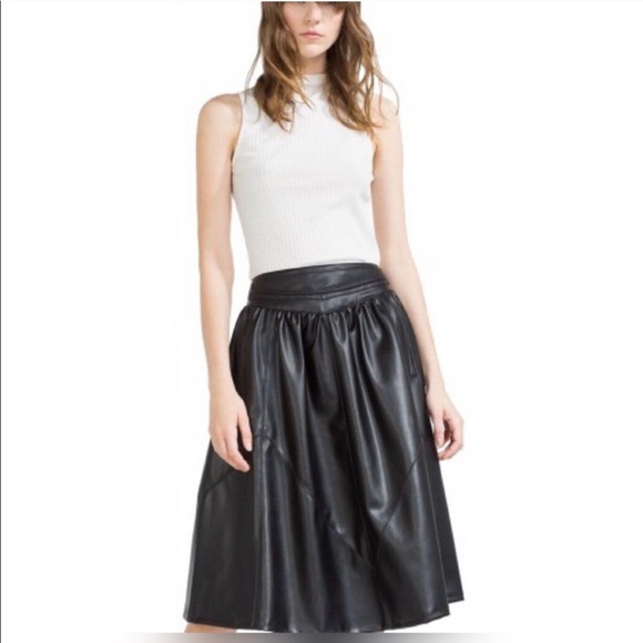 Zara basic A line faux leather skirt - Picture 3 of 3